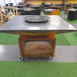 Braséro carré Méditerranée 150 dans un showroom