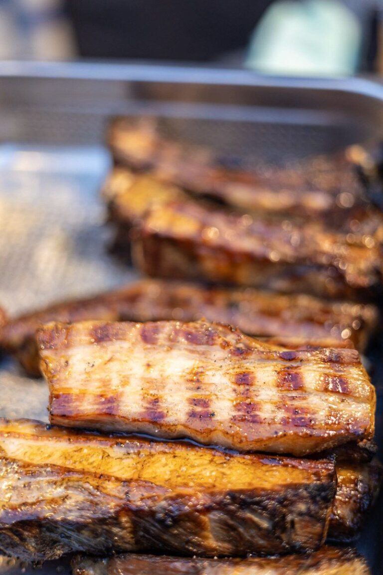 Tranches de poitrine grillées, gros plan